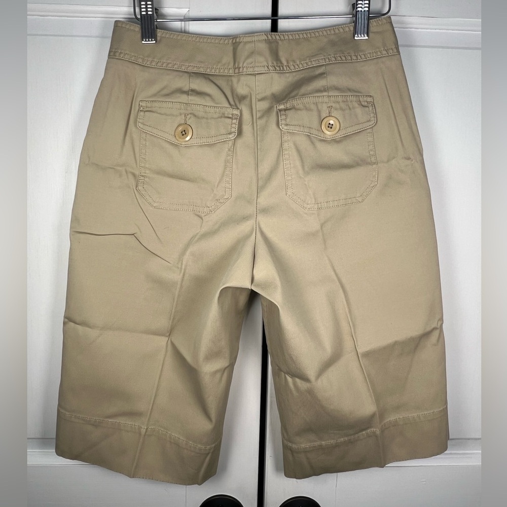 Talbots Women's Flat Front Walking Bermuda Stretch Shorts Khaki EUC Size 2 - Picture 2 of 7
